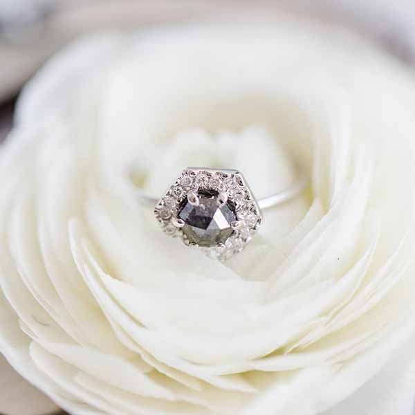 Ring mit Diamant