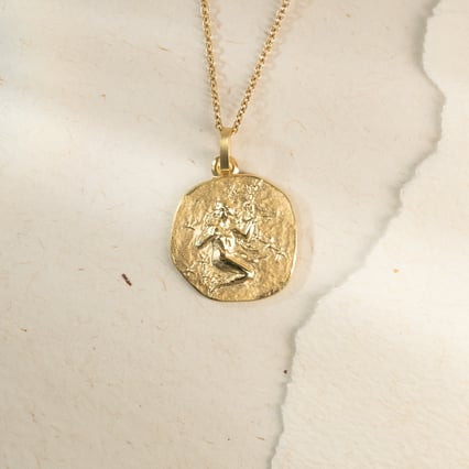 Silberanhänger mit Symbolen des Tierkreiszeichens Jungfrau