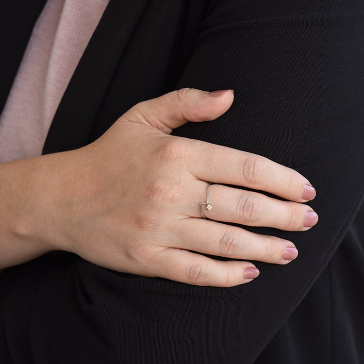 Atypischer Ring mit einem Diamanten Aryan 86562