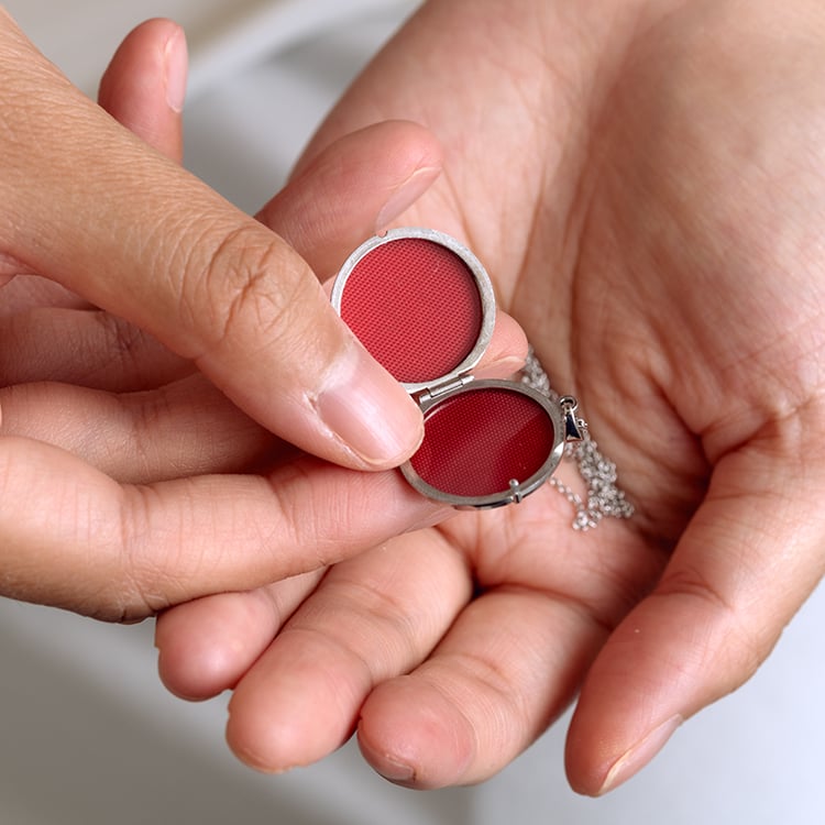 Silbernes Medaillon zum Öffnen 129371