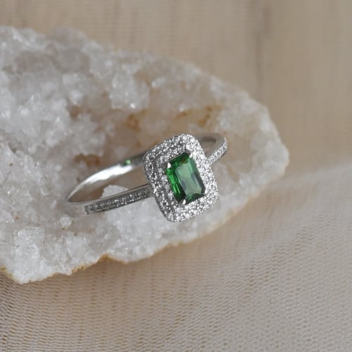 Goldring mit Tsavorit und Diamanten Kanie
