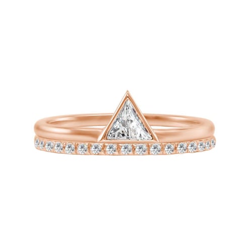 Goldset von Eternity Ring und Ring mit Trillion-Diamant Hylia