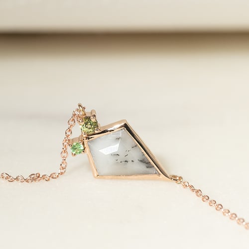 Halskette mit dendritischem Opal, Olivin und Tsavorit Granat Milly