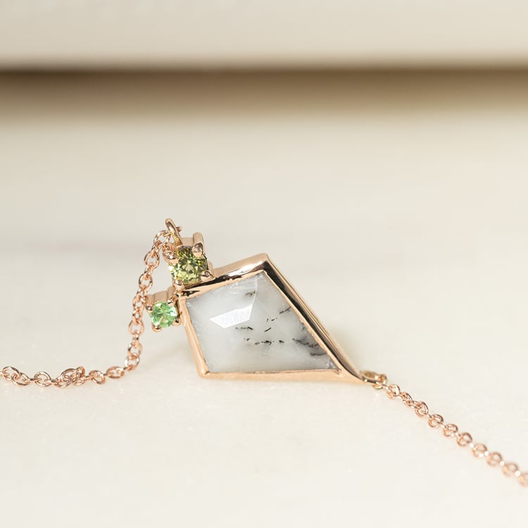 Halskette mit dendritischem Opal, Olivin und Tsavorit Granat Milly 135482