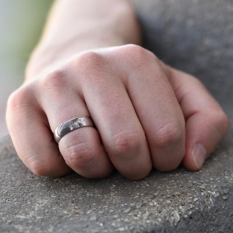 Exklusive Trauringe aus Gold mit Fingerabdruck Hiale 28722