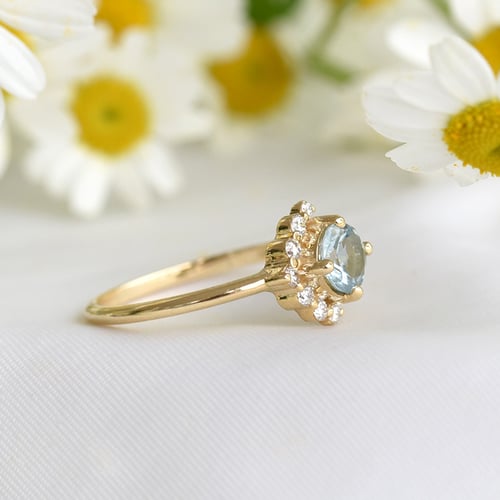 Goldener Ring mit Aquamarin und Diamanten Ammiel