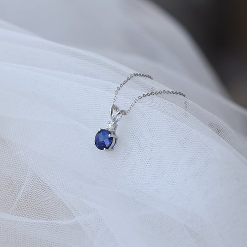 Saphir-Anhänger aus Gold mit Diamanten Emolyna