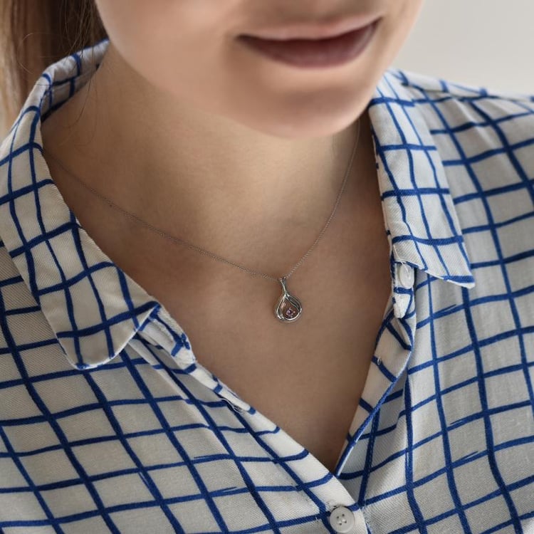 Romantischer Anhänger aus Gold mit rosa Saphir Tommie 40791