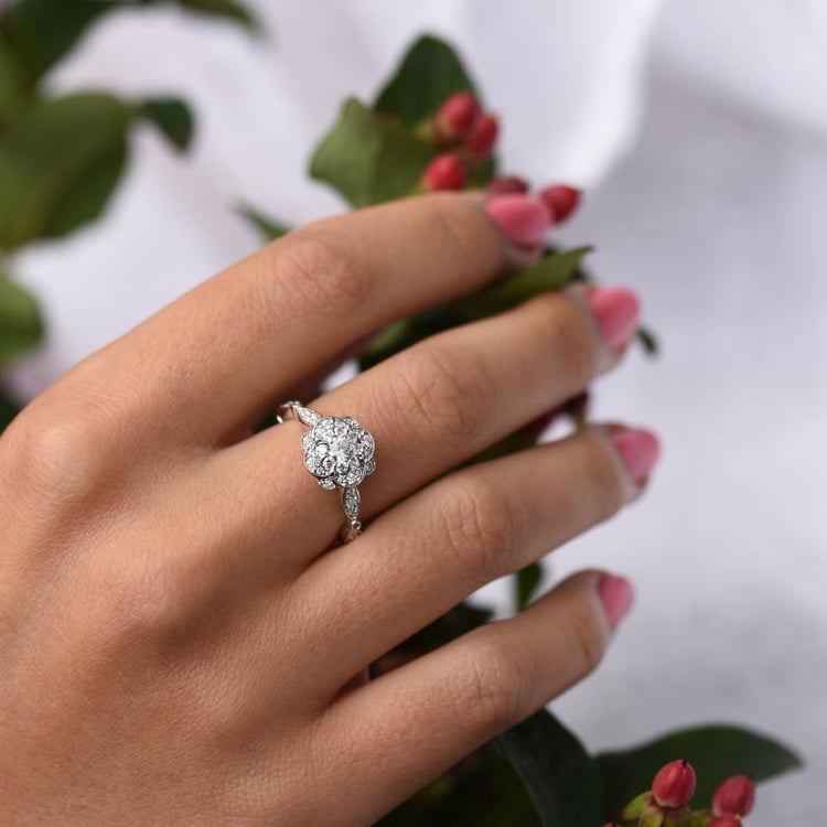 Verlobungsring in Blütenform mit Lab Grown Diamanten Jazlyn 68367