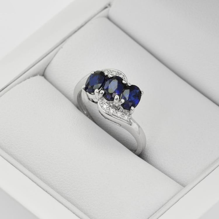 Ring mit Saphir 37589