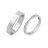 Zierlicher Eternity-Ring mit Lab Grown Diamanten und ein ein breiter flacher Ring Turpein