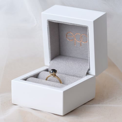 Verlobungsring mit schwarzem und weißen Diamanten Xela