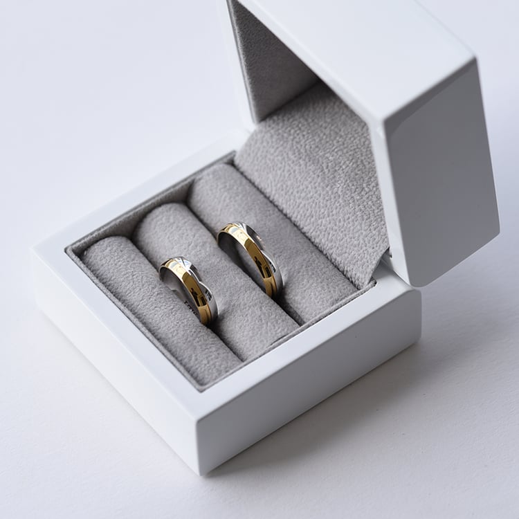 Halbrunde Eheringe aus kombiniertem Gold Amann 61452