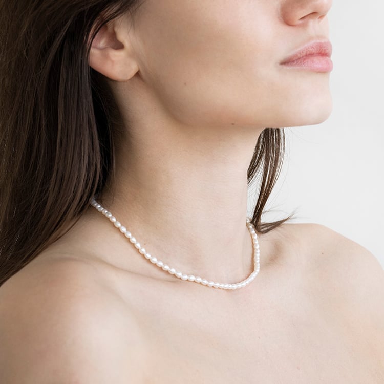 Silberne Kette mit weißen Perlen Babbles 112140