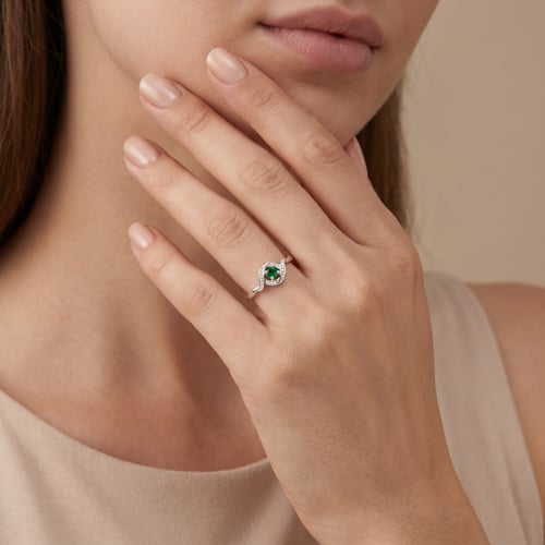 Ring mit Smaragd und Diamanten Nurisa