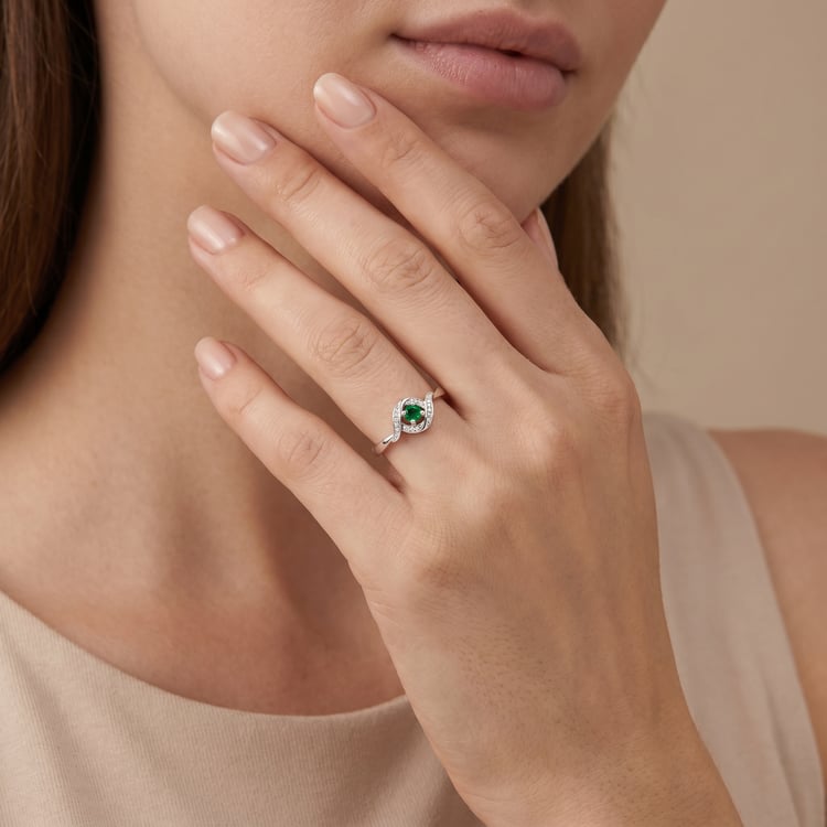 Ring mit Smaragd und Diamanten Nurisa 167644