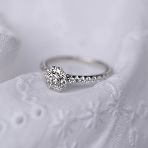 Halo-Verlobungsring mit Lab Grown Diamanten Alaina