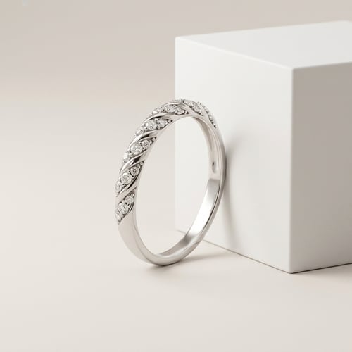 Gedrehter Eternity-Ring mit Lab Grown Diamanten Rami