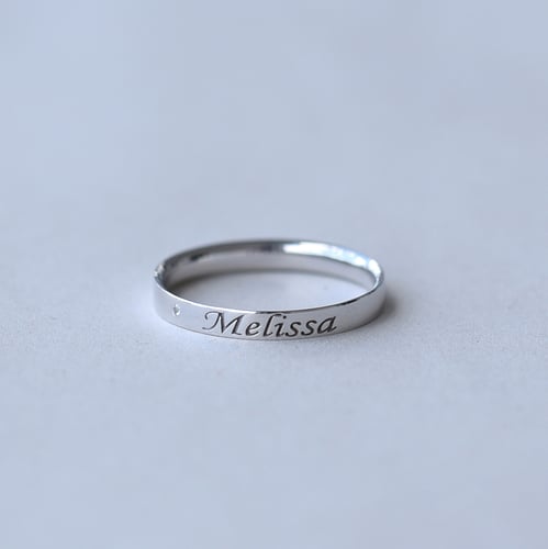 Goldring mit Diamant und Gravur Ihrer Wahl Lexis