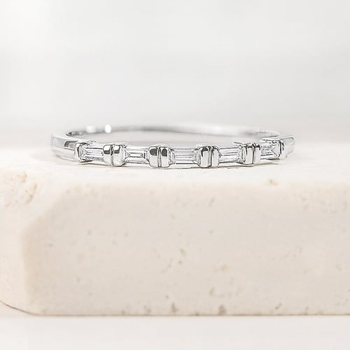 Halb-Eternity aus Gold mit Baguette Diamanten Vamala