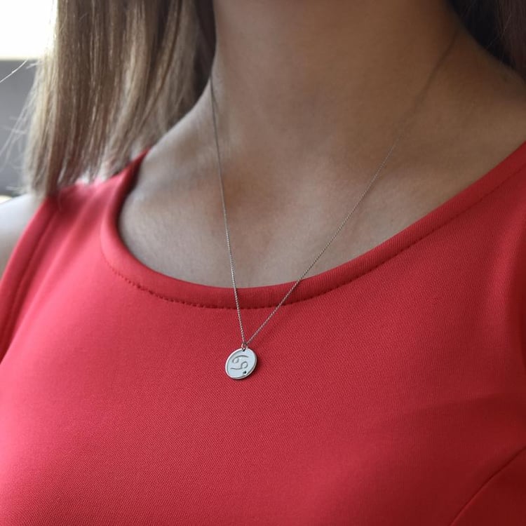 Silberner Anhänger mit Smaragd und Sternzeichen Krebs 103478