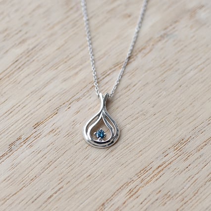 Elegante Goldkette mit blauem Diamanten Tommie