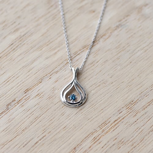 Elegante Goldkette mit blauem Diamanten Tommie