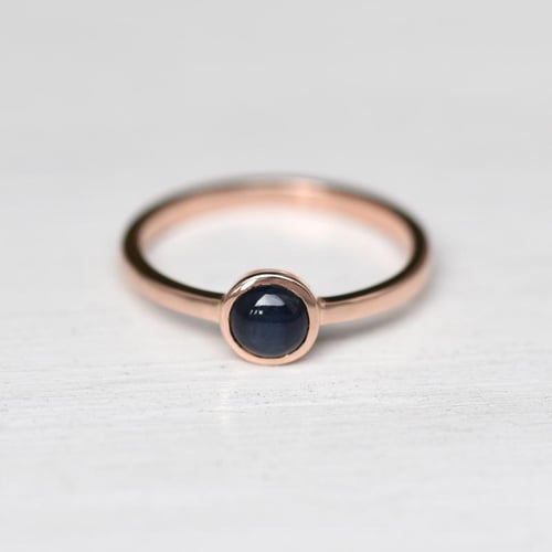 Goldring mit Sternsaphir Stowy