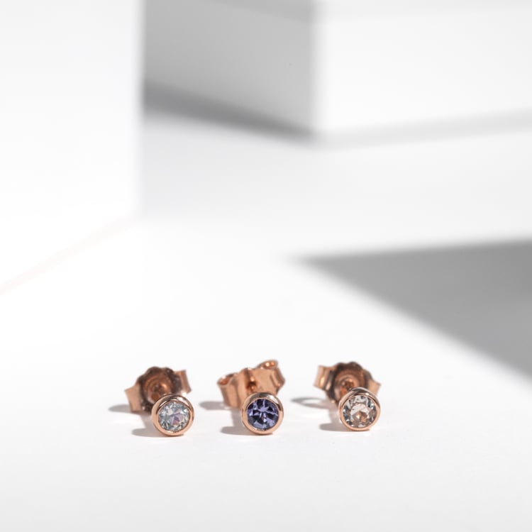 Minimalistische Ohrstecker mit Mondsteinen in Bezelfassung Tofine 123339