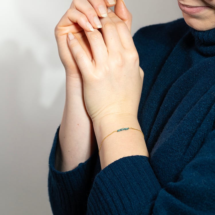 Goldarmand mit blauen ungeschnittenen Diamanten Wiul 150653