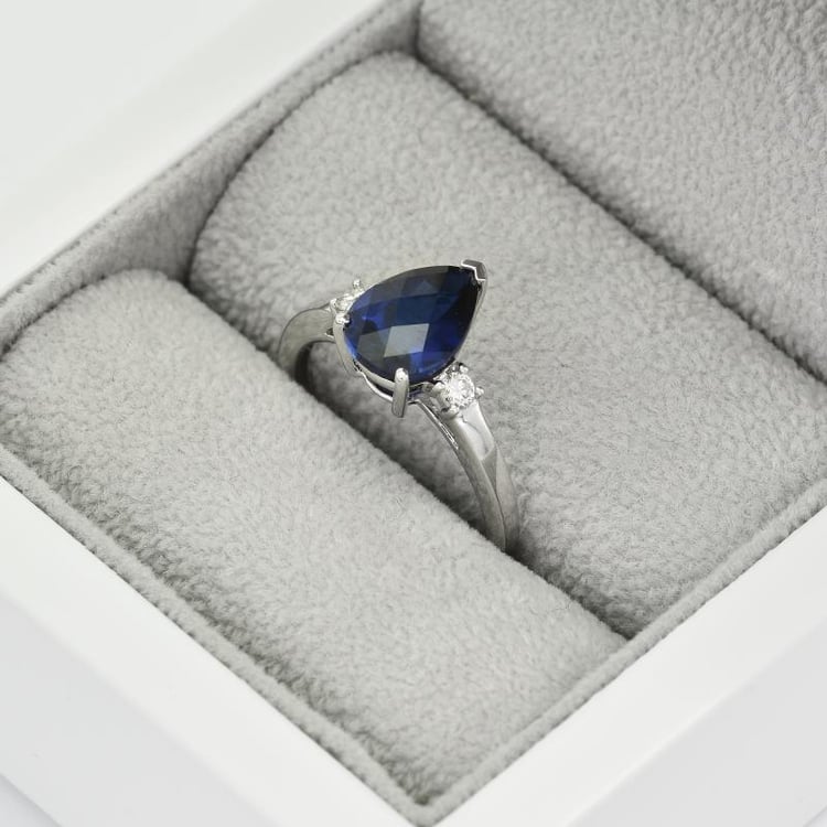 Ring mit Saphir 36947