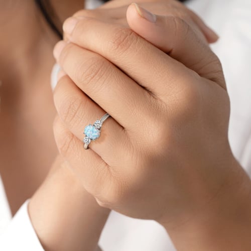 Verlobungsring mit Opal und Diamanten Brink
