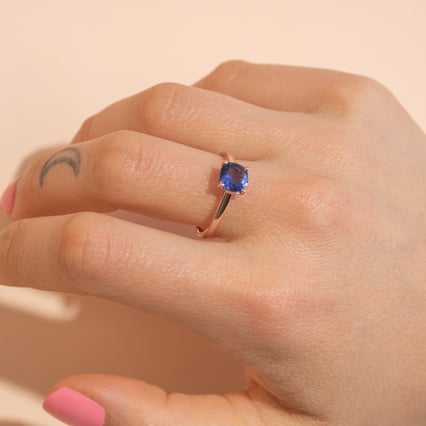 Goldring mit Cushion Tansanit Darion