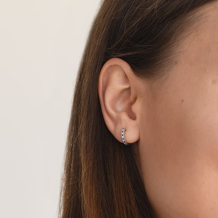 Goldene Creolen mit schwarzen und weißen Diamanten Gomati 62940