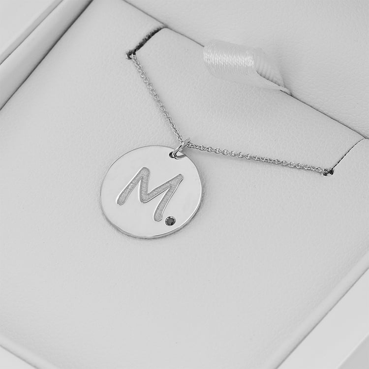 Platinanhänger mit schwarzem Diamant und Gravur eines Buchstabens Sager 71117