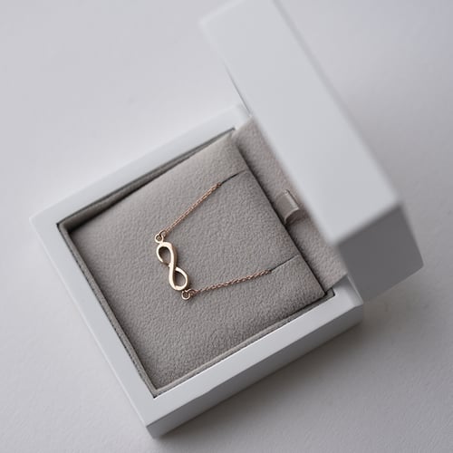 Goldenes Modearmband mit Unendlichkeitszeichen Infinity