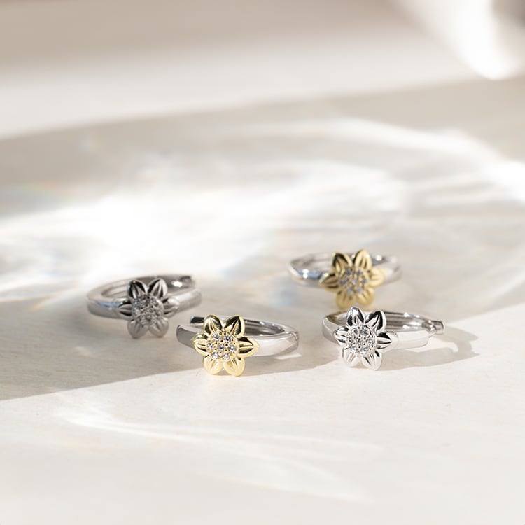 Silberne Creolen mit Blüten 140259