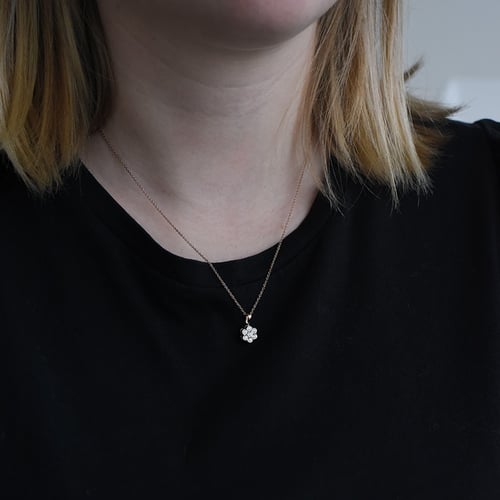 Anhänger aus Diamanten in Blumenform Puneet