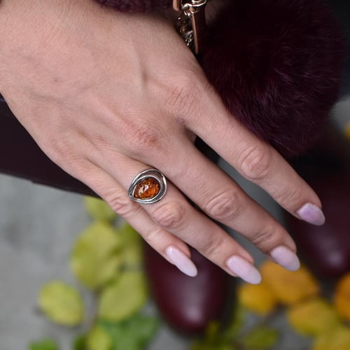 Silberner Ring mit Bernstein Wasily