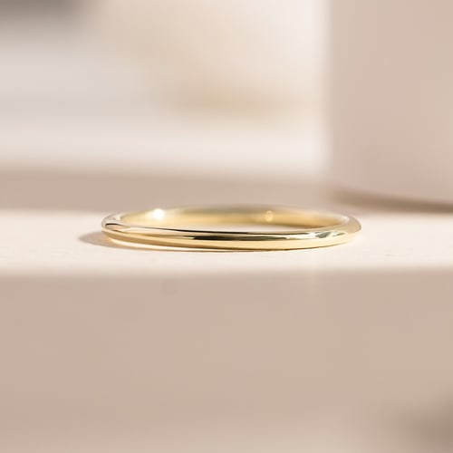 Minimalistische Eheringe aus Gold Alays