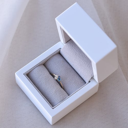 Goldener Cluster-Ring mit Topas, Saphir und Moissanit Avah