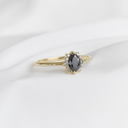 Verlobungsring mit schwarzem Marquise Diamanten Mya