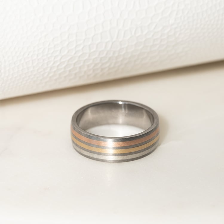 Eheringe aus Titan, Gold und Silber Jabari 135899