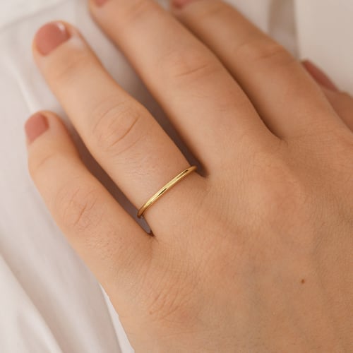 Minimalistische Eheringe aus Gold Alays