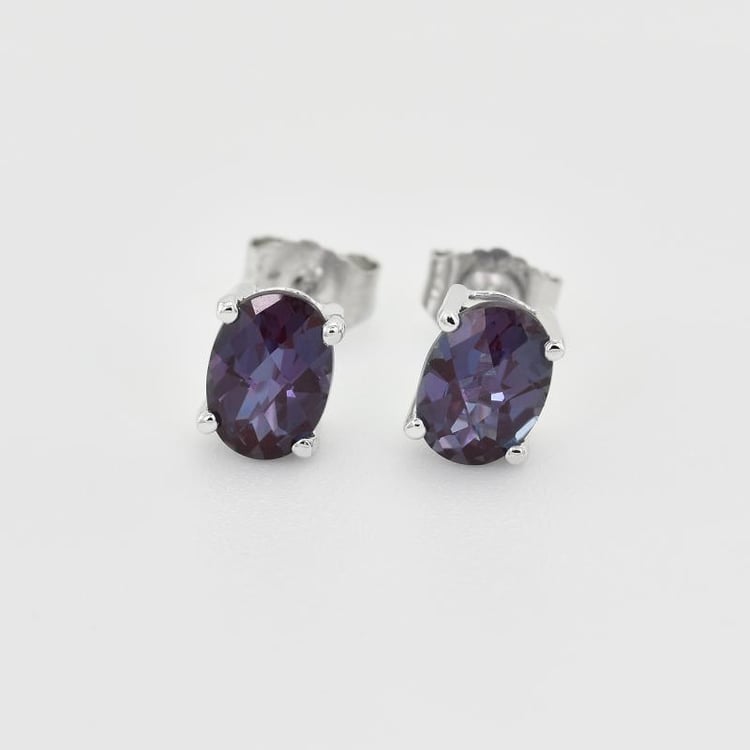 Zauberhafte Ohrstecker aus Gold mit Alexandrit Qati 9722