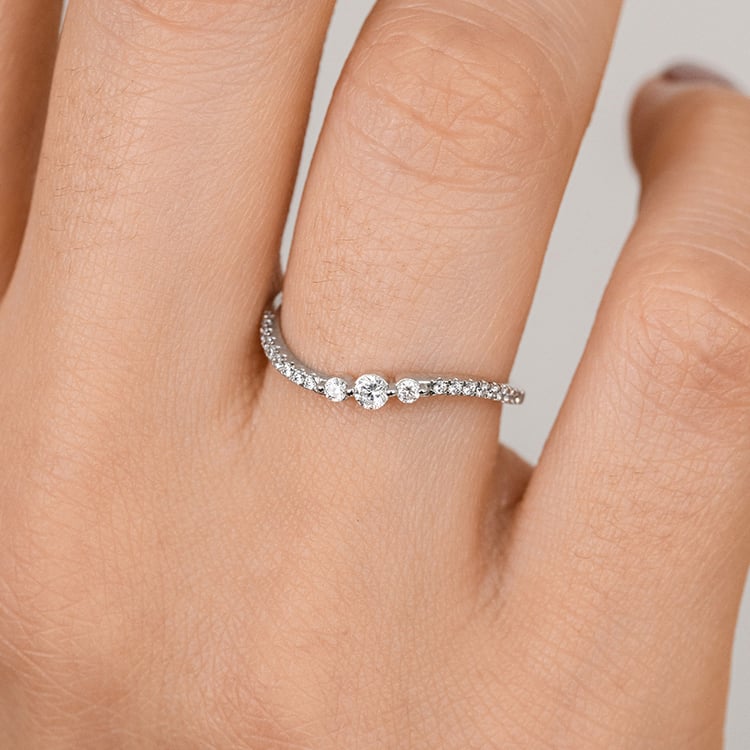 Gewellter Goldring mit Diamanten Mikael 160679