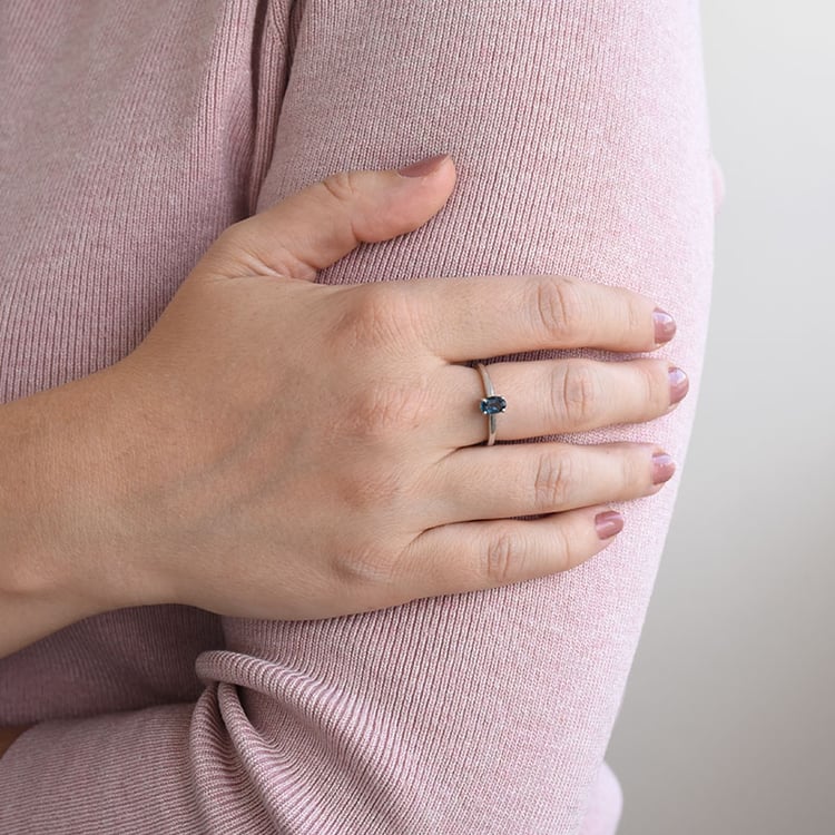 Minimalistischer Ring mit Londoner Topas Aelita 85983