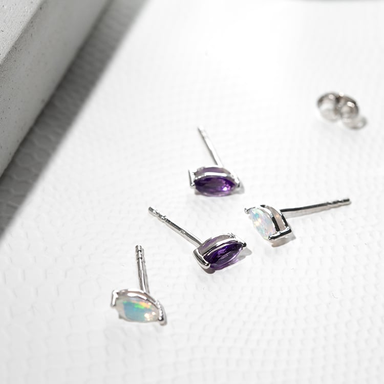 Minimalistische silberne Ohrringe mit Amethysten Andine 131335