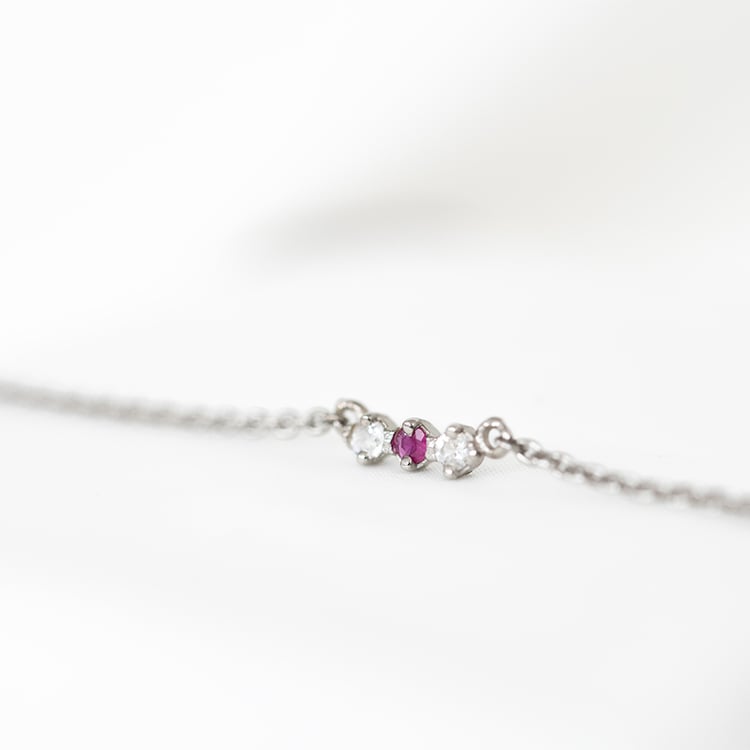 Silberne Halskette mit Mondstein, Rubin und weißem Topas Kiah 131024