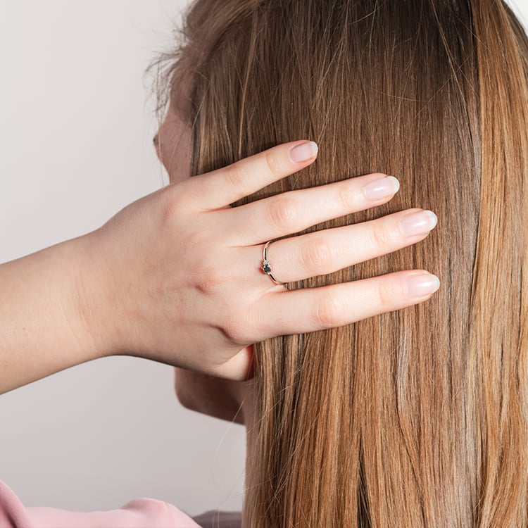 Zarter Ring mit Salt and Pepper Diamant Marine 150431